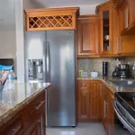Central Getaway In Little Havana Near Airport, Wynwood, Calle 8 Brickell, Coral Gables And More , Fenced Parking