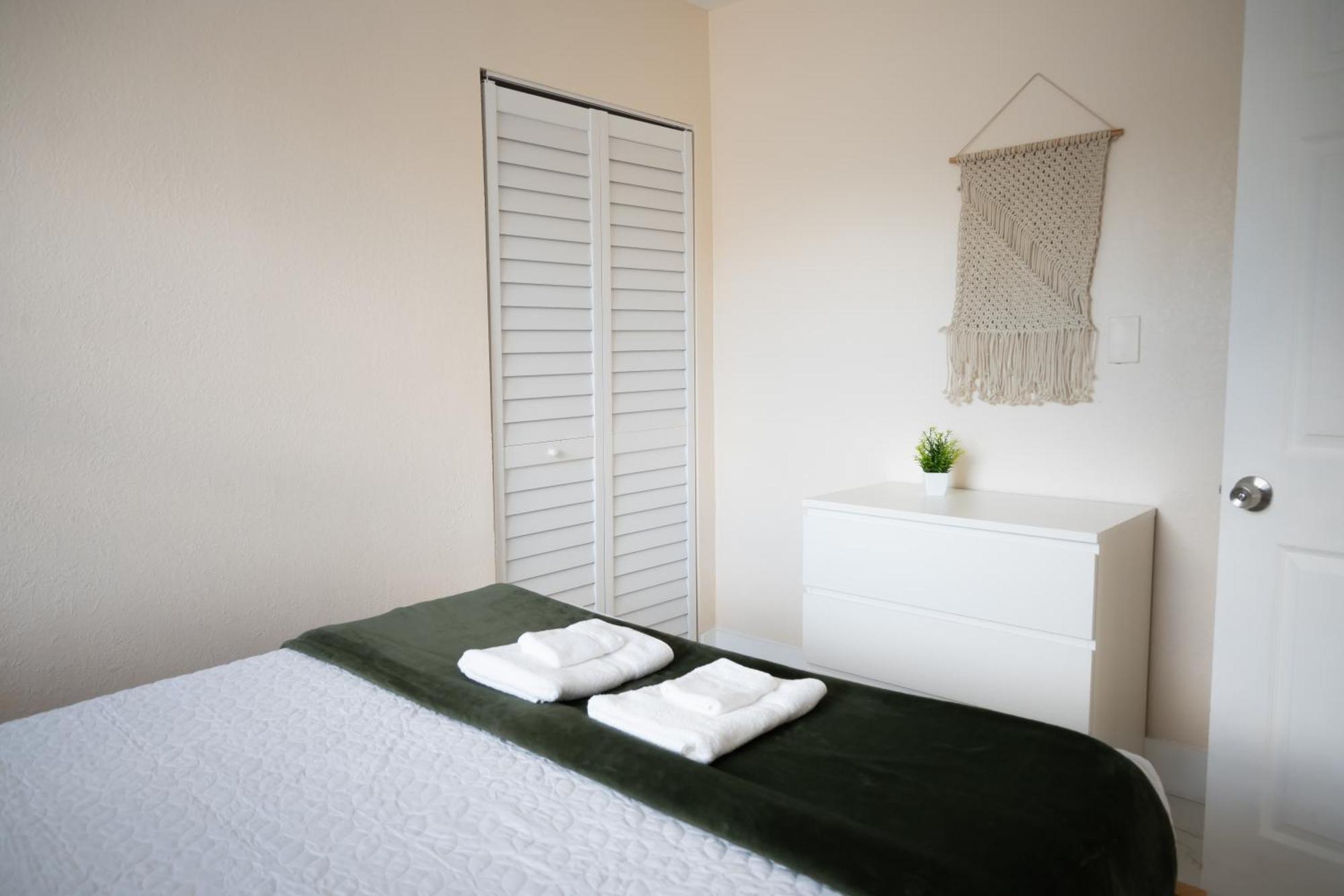 Apartment Getaway In Little Havana Near Airport, Wynwood, Calle 8 Brickell, Coral Gables And , Fenced Parking
