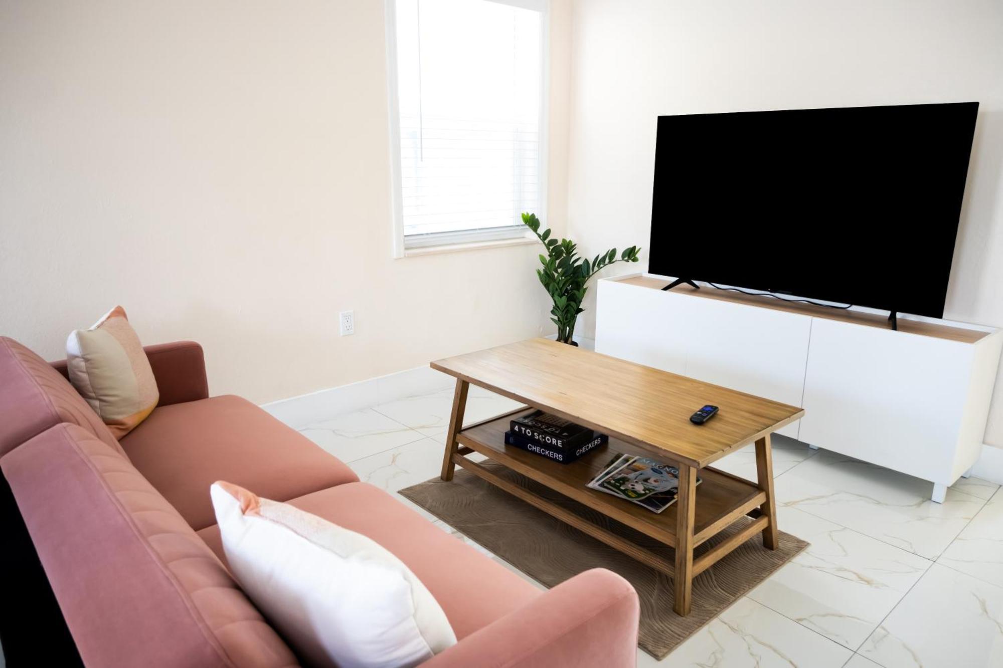 Getaway In Little Havana Near Airport, Wynwood, Calle 8 Brickell, Coral Gables And , Fenced Parking