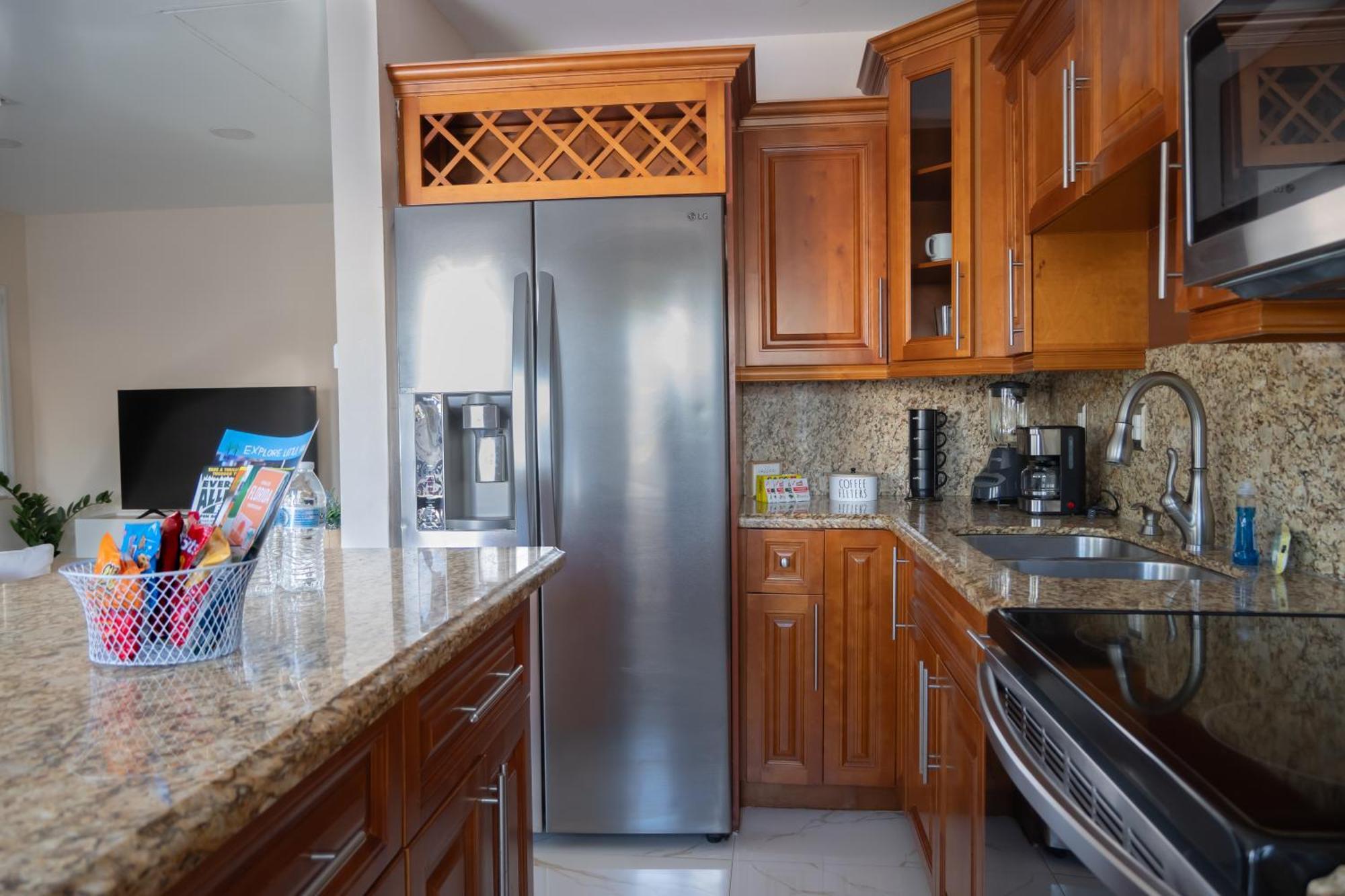 Apartment Getaway In Little Havana Near Airport, Wynwood, Calle 8 Brickell, Coral Gables And , Fenced Parking