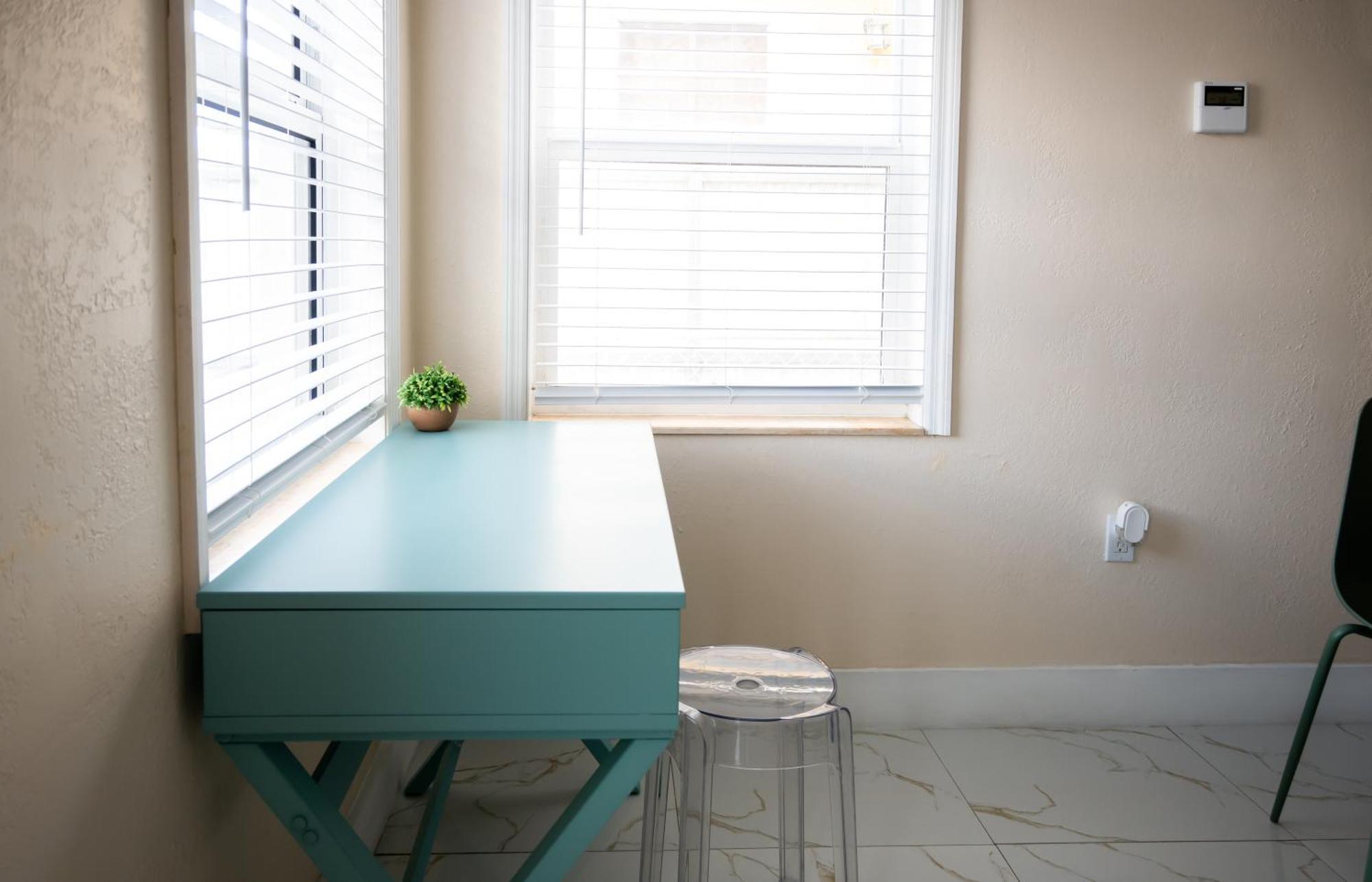 Getaway In Little Havana Near Airport, Wynwood, Calle 8 Brickell, Coral Gables And , Fenced Parking Miami