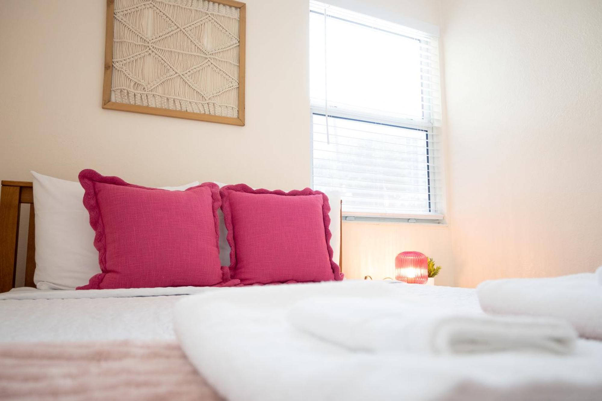 Getaway In Little Havana Near Airport, Wynwood, Calle 8 Brickell, Coral Gables And , Fenced Parking Apartment