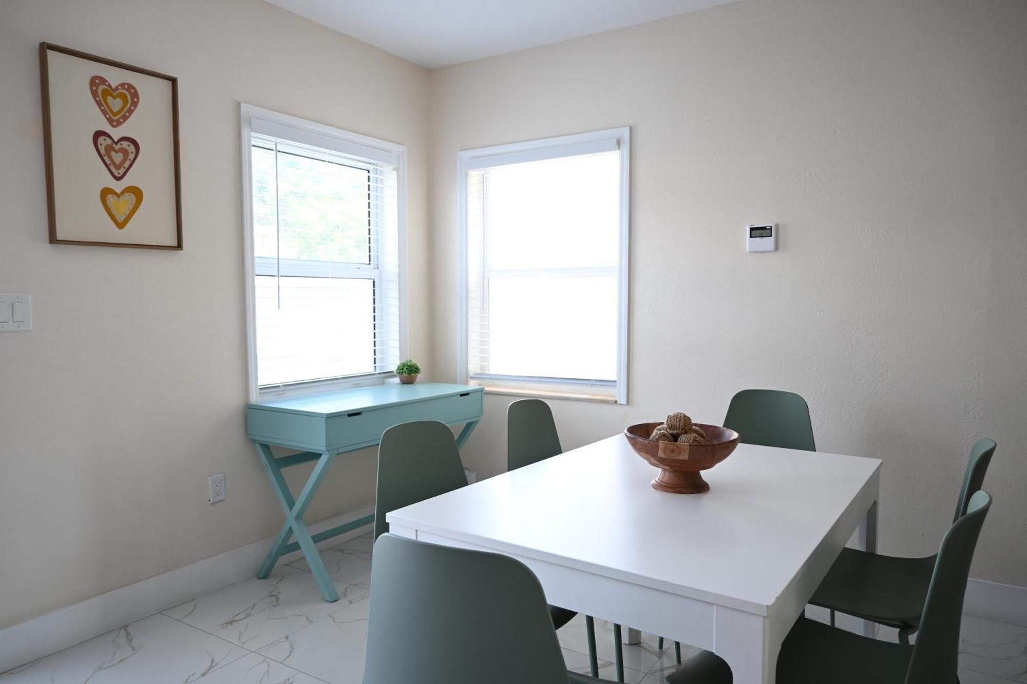 Apartment Getaway In Little Havana Near Airport, Wynwood, Calle 8 Brickell, Coral Gables And , Fenced Parking