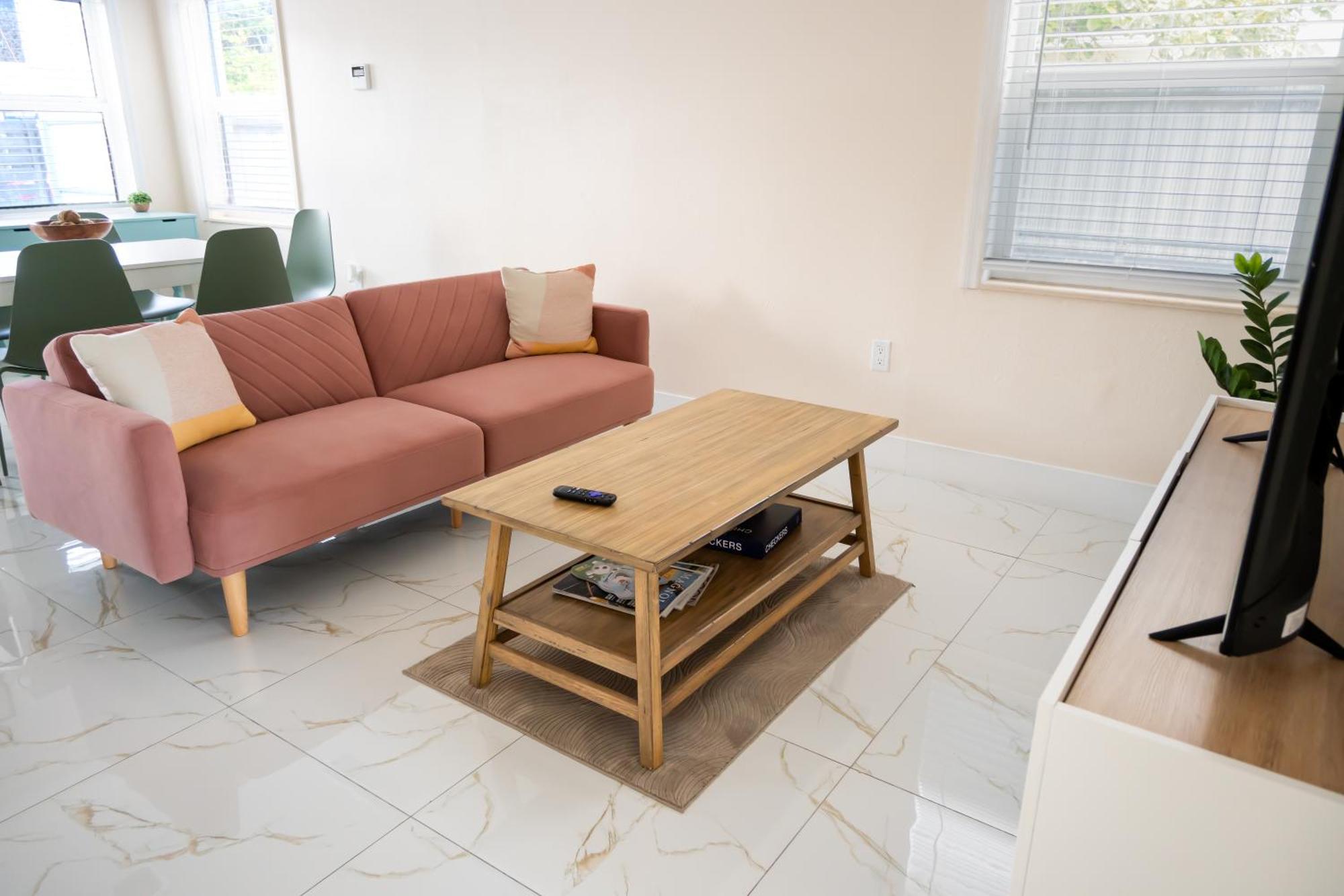 Apartment Getaway In Little Havana Near Airport, Wynwood, Calle 8 Brickell, Coral Gables And , Fenced Parking Miami