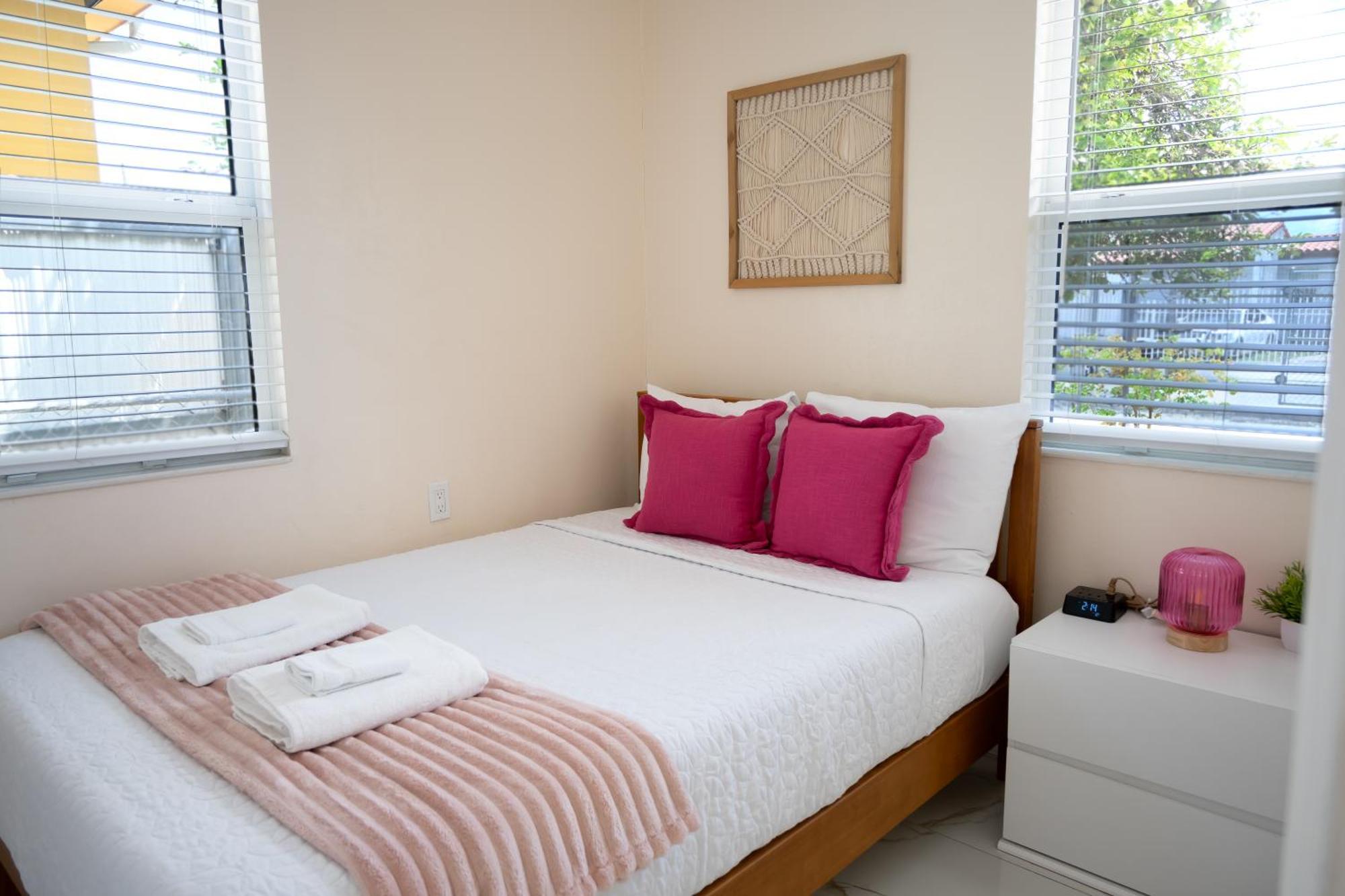 Getaway In Little Havana Near Airport, Wynwood, Calle 8 Brickell, Coral Gables And , Fenced Parking * Miami