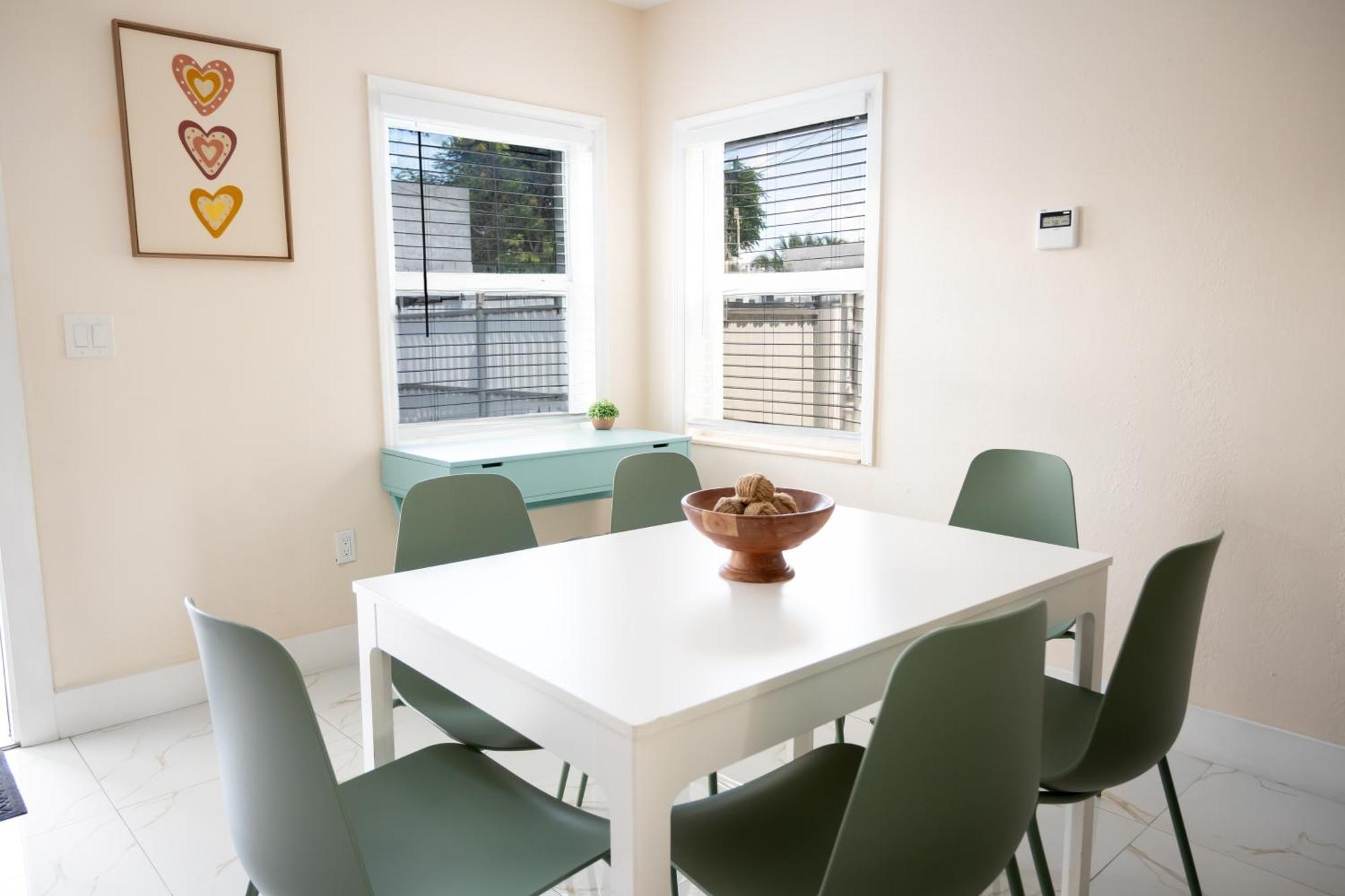 Getaway In Little Havana Near Airport, Wynwood, Calle 8 Brickell, Coral Gables And , Fenced Parking Apartment