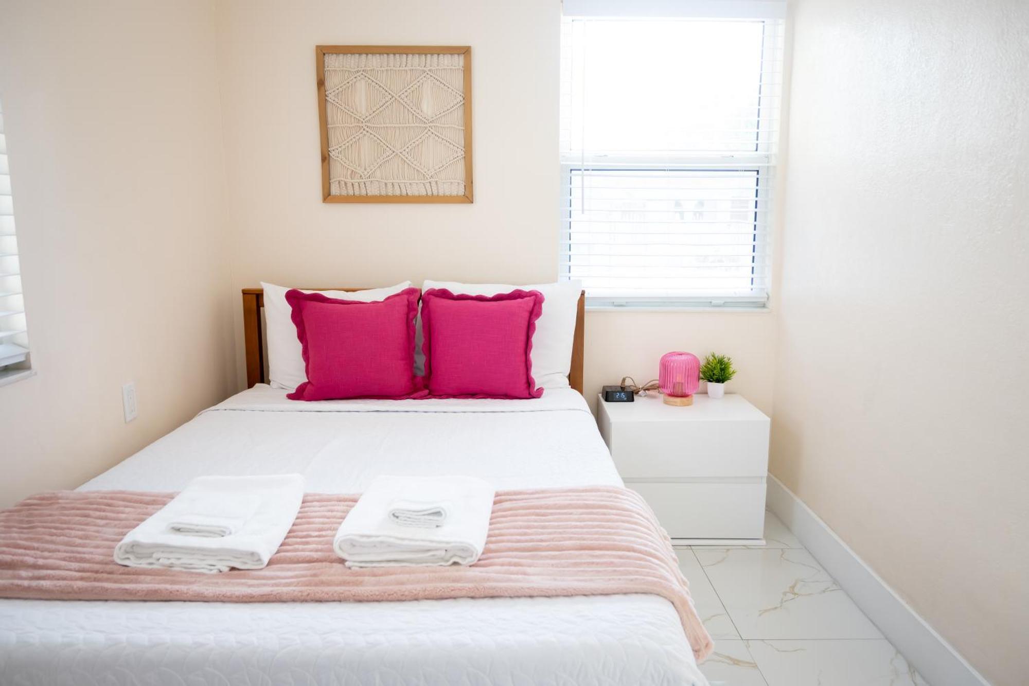 Apartment Getaway In Little Havana Near Airport, Wynwood, Calle 8 Brickell, Coral Gables And , Fenced Parking