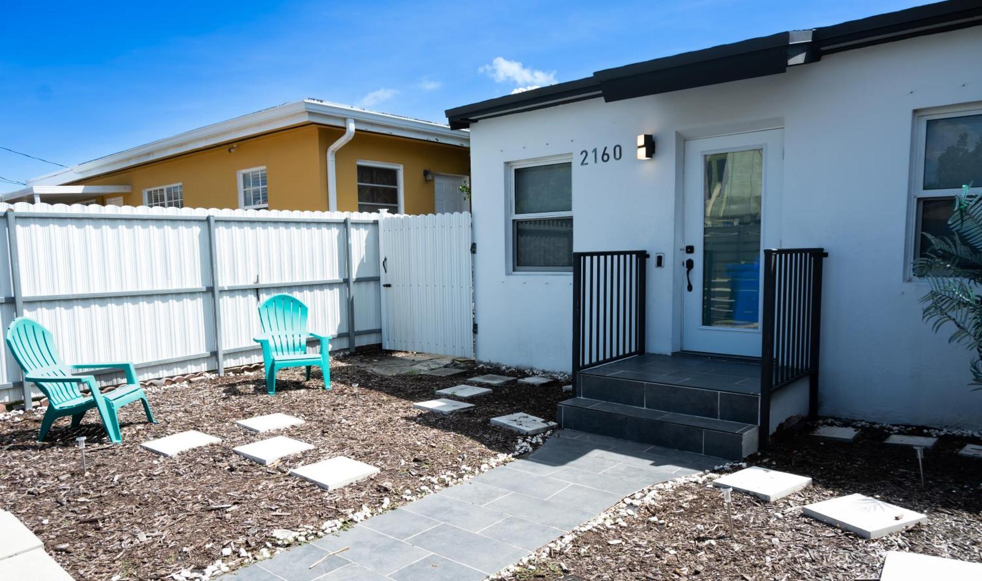 Apartment Getaway In Little Havana Near Airport, Wynwood, Calle 8 Brickell, Coral Gables And , Fenced Parking Miami