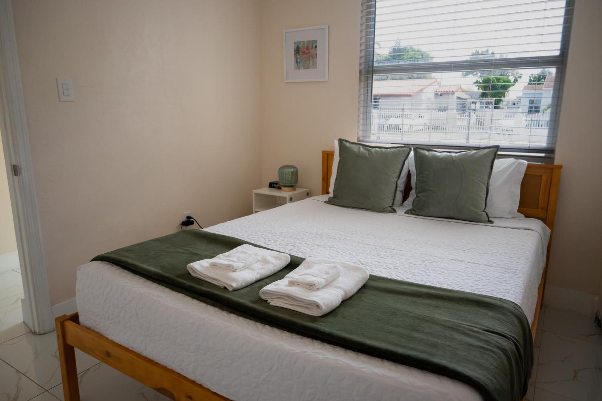 Getaway In Little Havana Near Airport, Wynwood, Calle 8 Brickell, Coral Gables And , Fenced Parking Apartment Miami