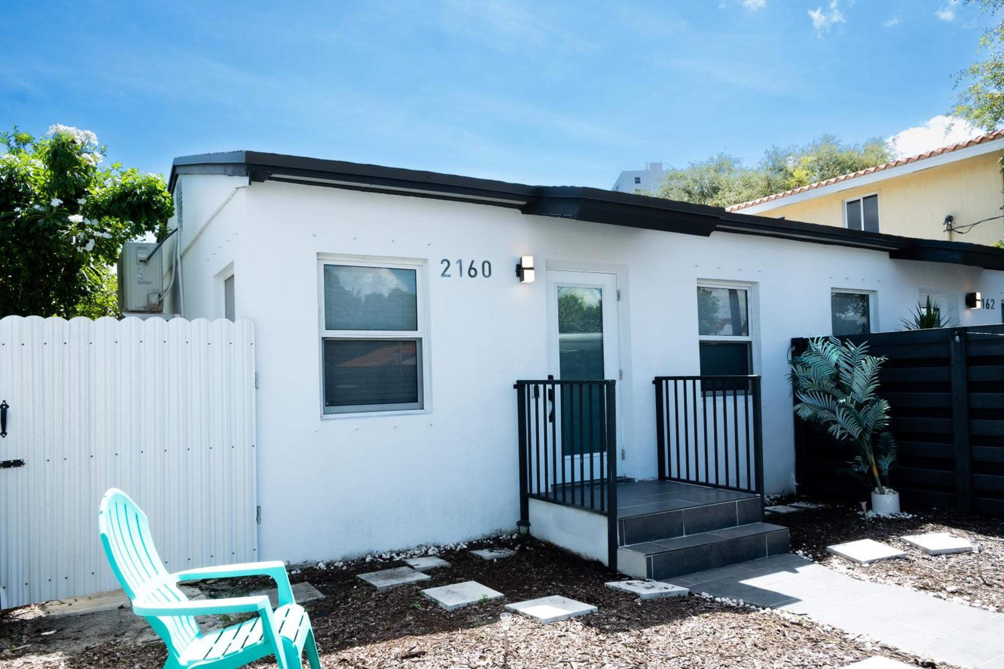 Apartment Getaway In Little Havana Near Airport, Wynwood, Calle 8 Brickell, Coral Gables And , Fenced Parking